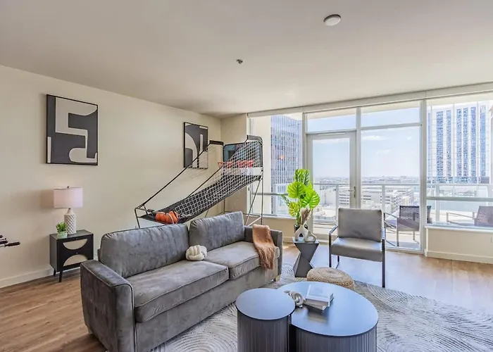Luxury 1br Dt Highrise, Pool, Gym, Parking, W-d, Golf