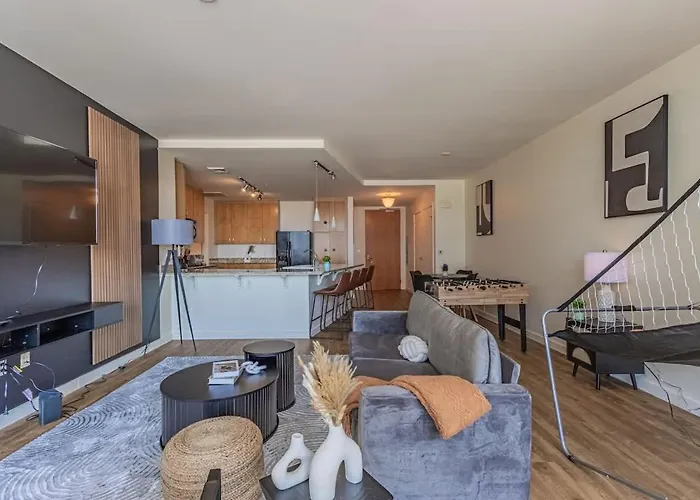 Luxury 1br Dt Highrise, Pool, Gym, Parking, W-d, Golf Apartment *
