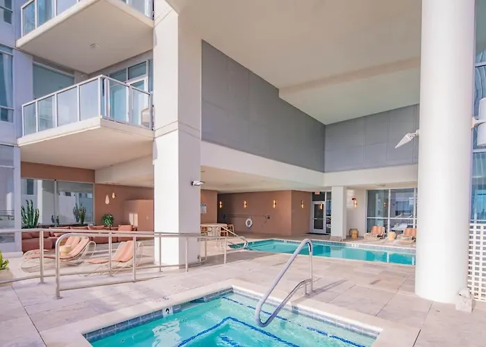 Luxury 1br Dt Highrise, Pool, Gym, Parking, W-d, Golf Apartment Phoenix
