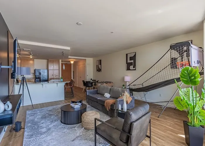 Apartment Luxury 1br Dt Highrise, Pool, Gym, Parking, W-d, Golf Phoenix