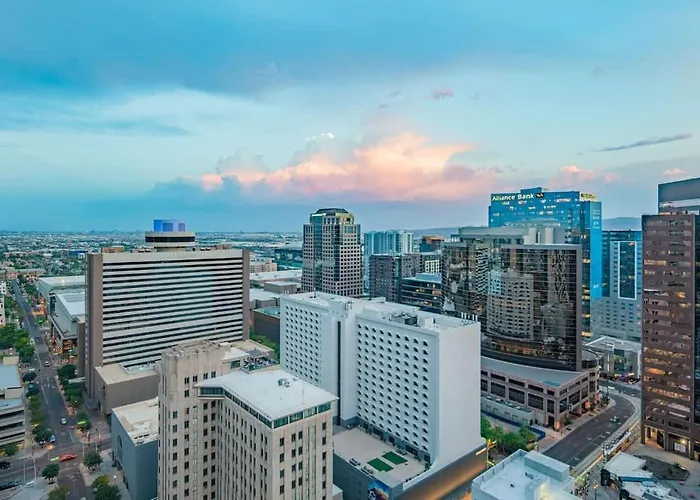 Luxury 1br Dt Highrise, Pool, Gym, Parking, W-d, Golf Apartment *