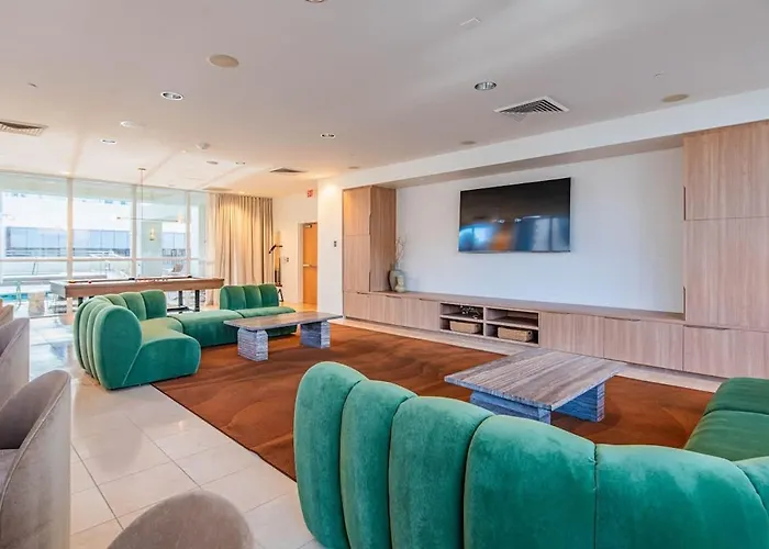 Apartment Luxury 1br Dt Highrise, Pool, Gym, Parking, W-d, Golf Phoenix
