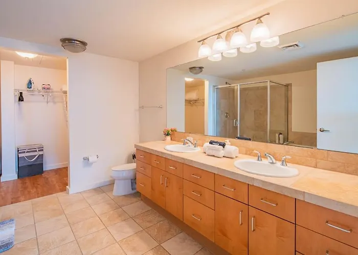 Apartment Luxury 1br Dt Highrise, Pool, Gym, Parking, W-d, Golf *