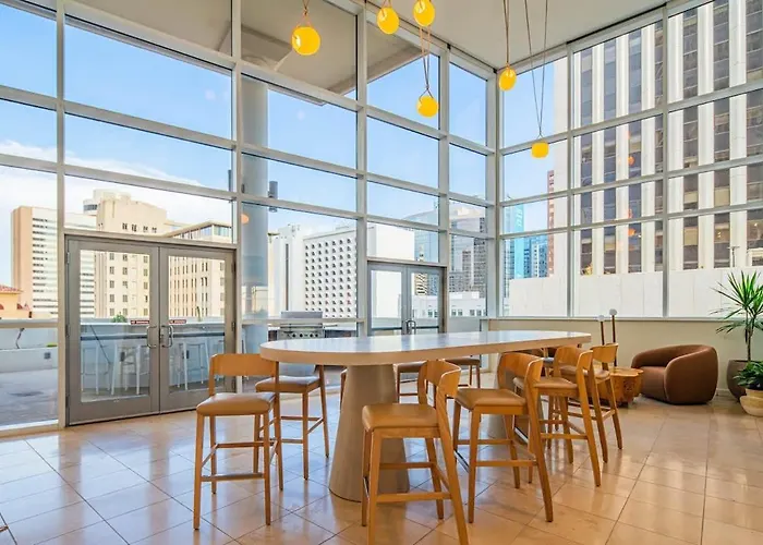 Apartment Luxury 1br Dt Highrise, Pool, Gym, Parking, W-d, Golf Phoenix