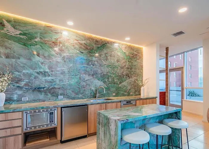 Luxury 1br Dt Highrise, Pool, Gym, Parking, W-d, Golf Phoenix