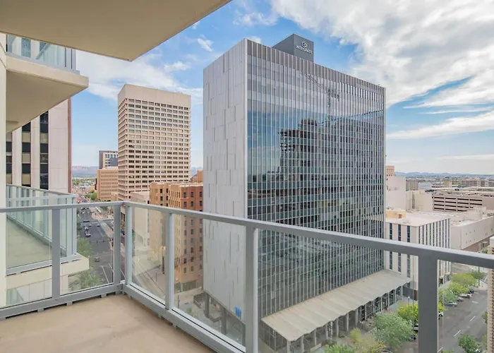 Luxury 1br Dt Highrise, Pool, Gym, Parking, W-d, Golf Apartment