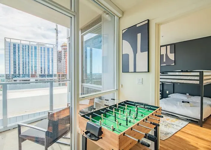 Luxury 1br Dt Highrise, Pool, Gym, Parking, W-d, Golf Apartment *