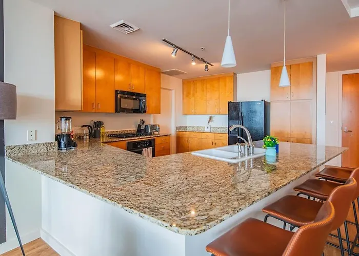 Apartment Luxury 1br Dt Highrise, Pool, Gym, Parking, W-d, Golf Phoenix