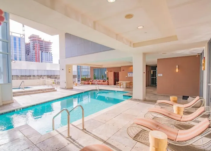 Luxury 1br Dt Highrise, Pool, Gym, Parking, W-d, Golf Apartment Phoenix