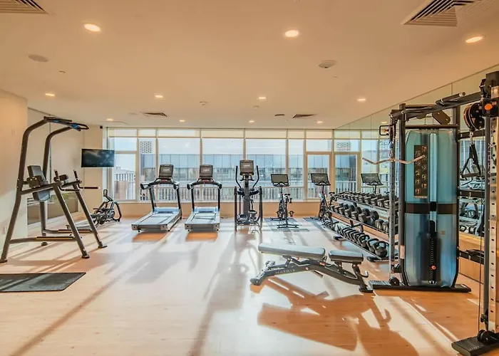 Luxury 1br Dt Highrise, Pool, Gym, Parking, W-d, Golf