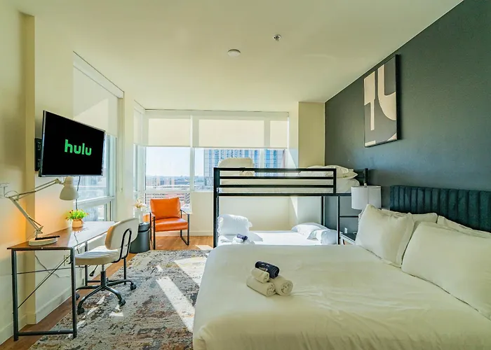 Apartment Luxury 1br Dt Highrise, Pool, Gym, Parking, W-d, Golf Phoenix