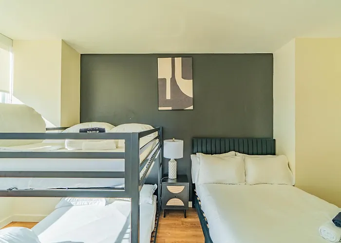 Luxury 1br Dt Highrise, Pool, Gym, Parking, W-d, Golf Apartment Phoenix